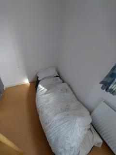 Cosy double room in Upton - 4