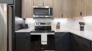 Landing Stylish 1BD Courtyard Gym - 6