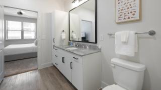 Landing Stylish 1BD Courtyard Gym - 2