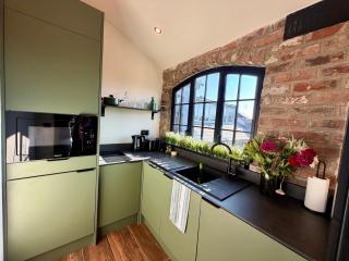 Unique Japandi Loft, Jewellery Quarter Bham - 8