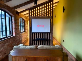 Unique Japandi Loft, Jewellery Quarter Bham - 3