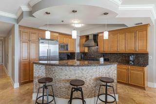 Gulf Front Great Amenities Free WiFi Nearby Shops & Restaurants - 2