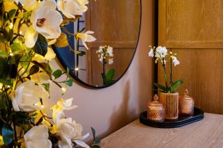 Edens Nest Stylish City Centre Retreat with Views - 9