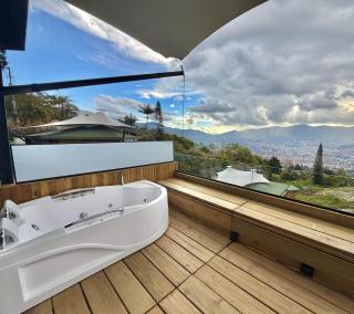 Upscale Cabana, Hot Tub, Views, Close to Dining - 9