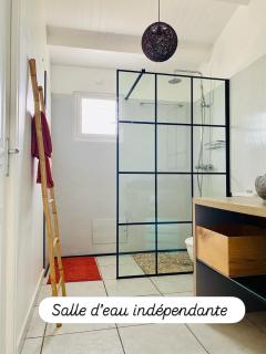 Bungalow et chambre indépendante avec piscine et terrasse - 2