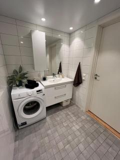 Bright and modern apartment overlooking the water - 4