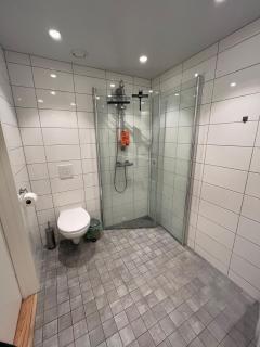 Bright and modern apartment overlooking the water - 2