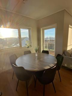 Bright and modern apartment overlooking the water - 9