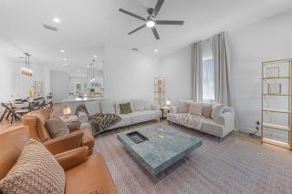 Brand-New 3-Bedroom Tampa Vacation Home Game Room Sleeps 11 - 3
