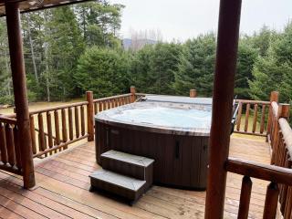 7SD Cozy Log Cabin near Bretton Woods with Hot Tub, Firepit, Private Year - 4