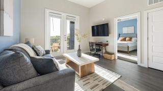 Landing Chic 1BD Clubhouse Gym - 7