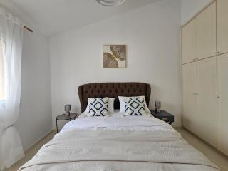 Newly Renovated Venus beach 500 m Gated REGINAgardens1 - 1