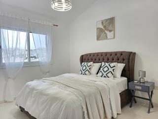 Newly Renovated Venus beach 500 m Gated REGINAgardens1 - 2