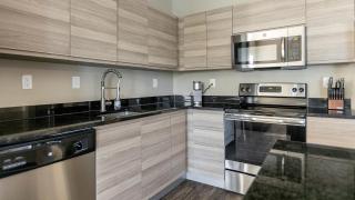 Landing Stunning 1BD Gym Yoga Studio - 5