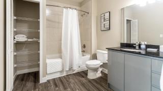 Landing Stunning 1BD Gym Yoga Studio - 1
