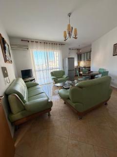 Sunny Balcony Apartment Walk to Beach - 5