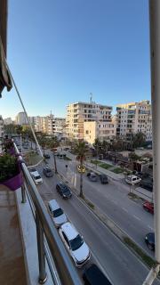 Sunny Balcony Apartment Walk to Beach - 4