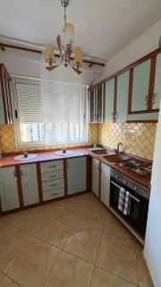 Sunny Balcony Apartment Walk to Beach - 3