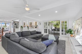 Tropical Oasis: Heated Spa, Pool & Huge Decks - 5