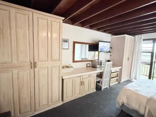 The Hide on 37 Flamingo - 5