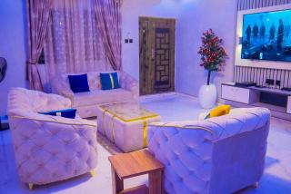 Divine Excellent Luxury Apartment - 9