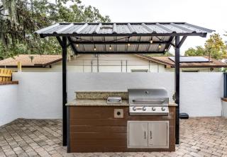 Landing Spectacular 1BD Gym Pool - 2
