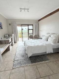 The Hide on 37 Flamingo - 4