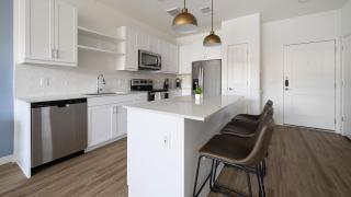 Landing Modern 1BD Clubhouse Gym - 4