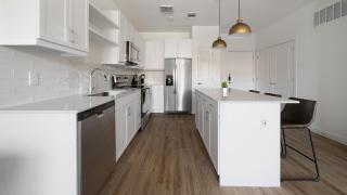 Landing Modern 1BD Clubhouse Gym - 3