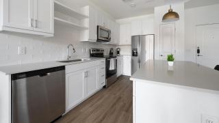 Landing Modern 1BD Clubhouse Gym - 2