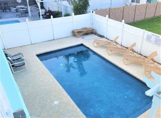 Lantana Retreat - Spacious 3BR w Pool - 3