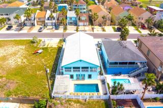 Lantana Retreat Sleeps 28 w Private Pool - 6