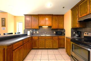 Lantana Retreat Sleeps 28 w Private Pool - 3