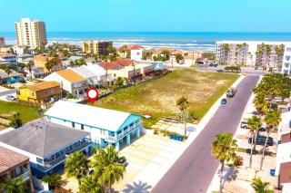 Lantana Retreat - Lovely 2BR w Pool, No Stairs - 0
