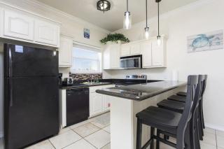 Ocean Garden 8 - Walk to the beach - Spacious 3BR - 6
