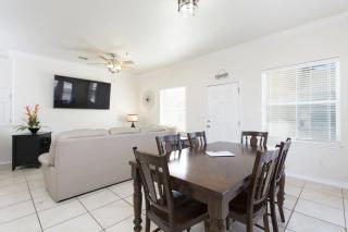 Ocean Garden 8 - Walk to the beach - Spacious 3BR - 5