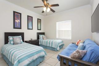 Ocean Garden 8 - Walk to the beach - Spacious 3BR - 2