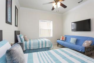 Ocean Garden 8 - Walk to the beach - Spacious 3BR - 1