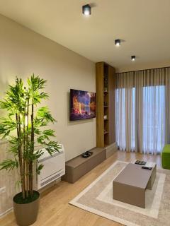 Skyline 18 City View Apartment, Balcony & Parking - 7