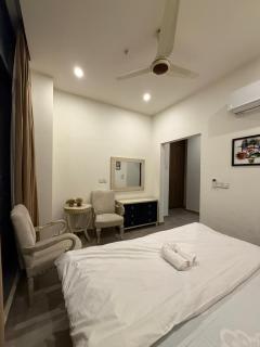 Skypark One Gulberg 2 bed apartment - 0