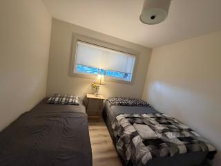 Vancouver Downtown Budget Stay- Free Parking, Walk to Skytrain, BC Place - 2