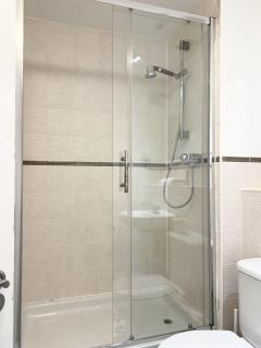 BEST PRICE! New Listing! 2 Bedrooms, 2 bathrooms up to 6 guest and Free Parking City Center! - 2