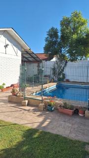 Casa con piscina en barrio residencial - 9