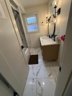 Downtown Vancouver Modern Homestay- Free Parking & Great Location - 5