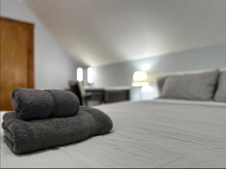 -No54- Lovely Large Room in a House - 10 min to Green Line and Red Line T Stations & Tufts University - Centrally Located at Somerville Boston - 4