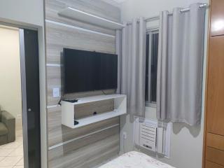 Quarto sala moderno com garagem, Wi-Fi e ar - 8