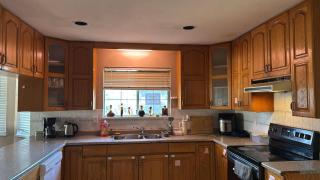 Surrey-Delta Guest House - Private Rooms - Free Parking, Walk to Transit - 5