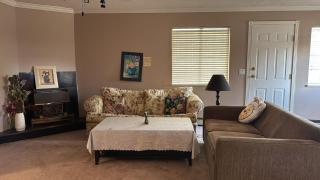 Surrey-Delta Guest House - Private Rooms - Free Parking, Walk to Transit - 3