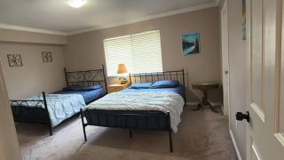Surrey-Delta Guest House - Private Rooms - Free Parking, Walk to Transit - 2