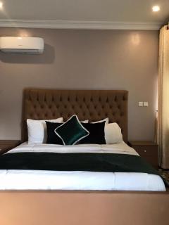 Muzaafa Apartments and Lodge - 0